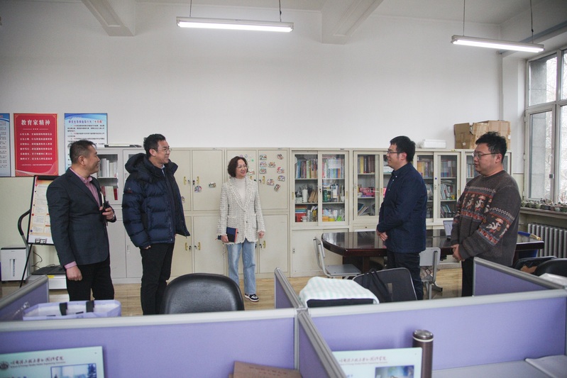 校党委副书记、纪委书记姚震走访调研外语学院新学期工作