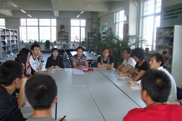 英语专业召开09级部分学生座谈会