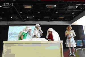 外语系学生演绎莎翁经典话剧