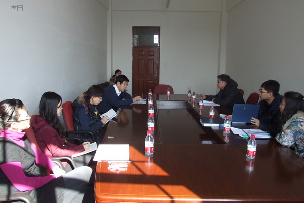 学校档案工作检查组检查外语系档案工作