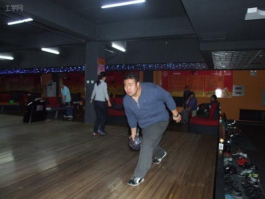 外语系举办校保龄球比赛系内选拔赛